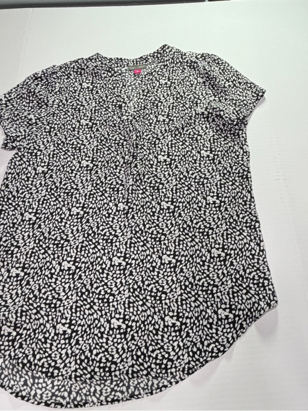 Vince Camuto Black White Abstract Print Blouse Lightweight Work Career Top